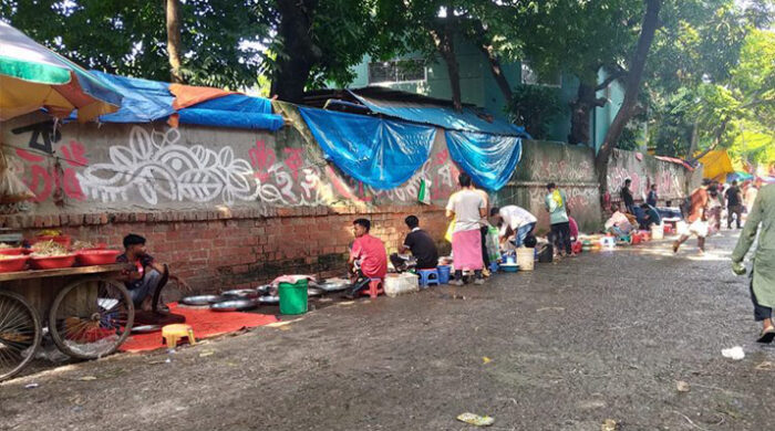 আগের রূপে ফিরছে মীর জুমলা সড়ক, ভোগান্তিতে নগরবাসী